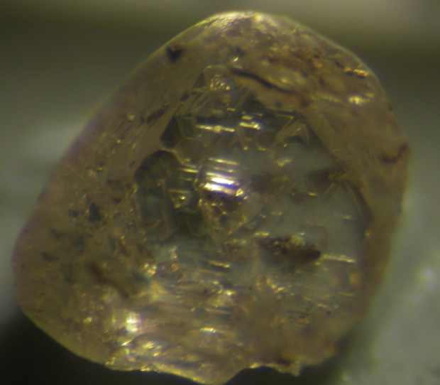 Um dos diamantes profundos de Juína (MT) (Foto: AAAS / Science)
