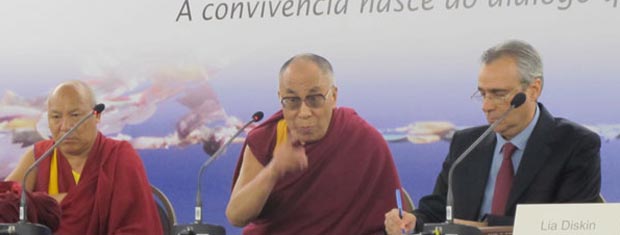 O Dalai Lama dá entrevista nesta sexta-feira (16) em São Paulo (Foto: Fabio Tito/G1)