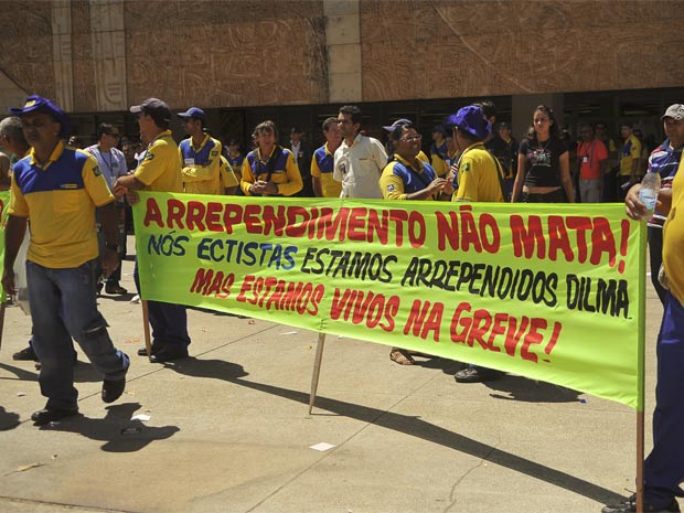 Técnicos de informática dos Correios aderiram à greve nesta sexta-feira (16), em Brasília (Foto: Agência Brasil)