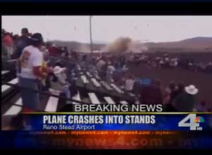 Imagem da TV local mostra o público logo após a queda do avião (Foto: Reprodução de vídeo)
