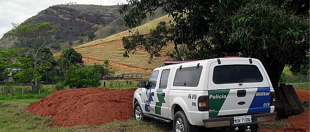 Homem é preso por aterrar área de preservação ambiental, no Sul do ES (Foto: Divulgação/Polícia Ambiental)