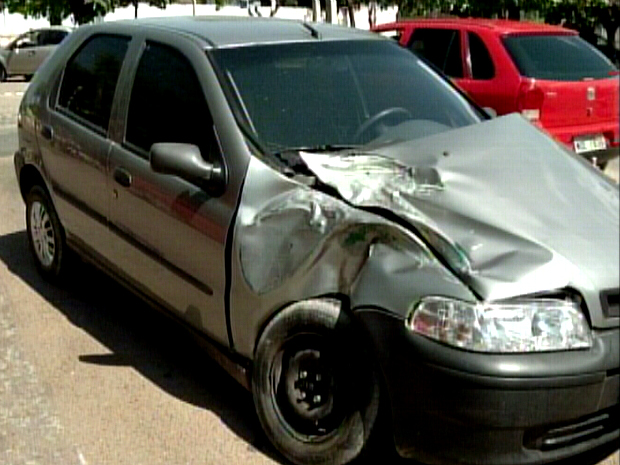 Condutor do veículo ficou desatento, segundo agente de trânsito que atendeu ocorrência. (Foto: TV Verdes Mares/Reprodução)
