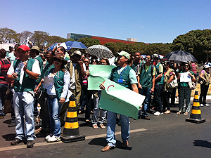 Agentes de saúde do DF decretam greve por tempo indeterminado (Foto: Mariana Zoccoli/G1)