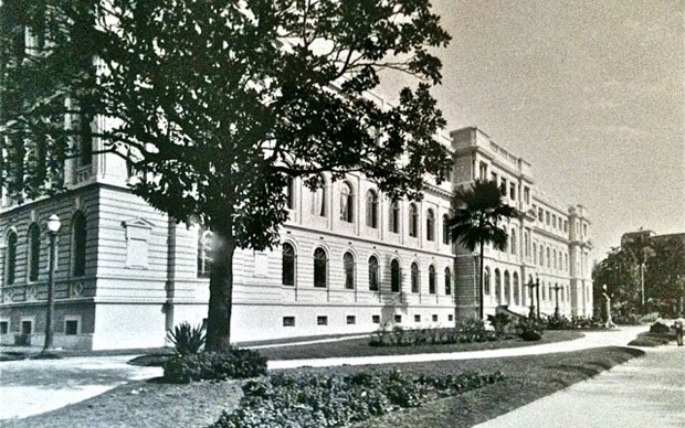 Foto antiga do Colégio Caetano de Campos que funcionou até 1978 na Praça da República (Foto: CRE Mario Covas/Divulgação)