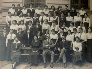 Alunos da escola em foto de 1915 (Foto: CRE Mario Covas/Divulgação)
