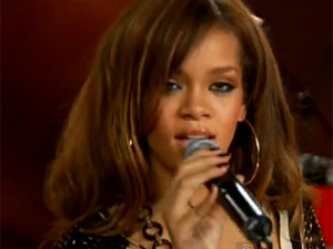Rihanna no clipe 'Pon de replay' (Foto: Reprodução)