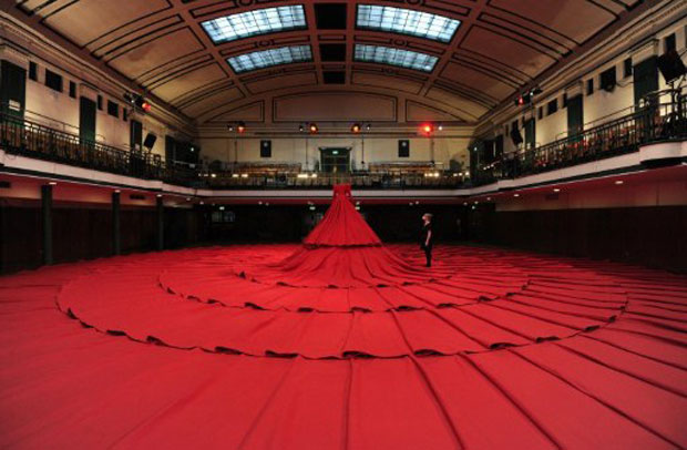 Instalação 'REDDRESS' é vista em Londres (Foto: Carl Court/AFP)