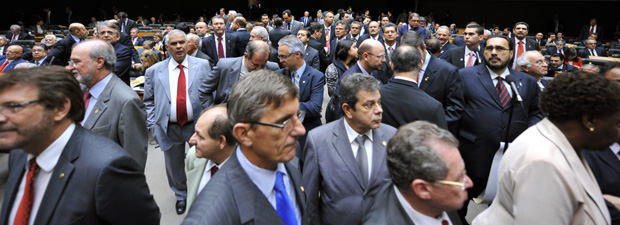 Deputados no plenário da Câmara durante a sessão deliberativa desta quarta (21)  (Foto: Beto Oliveira / Agência Câmara)