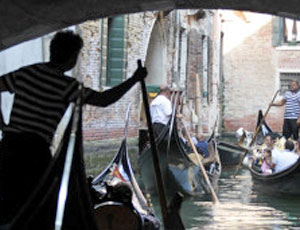 Gôndolas em Veneza (Foto: Reuters)