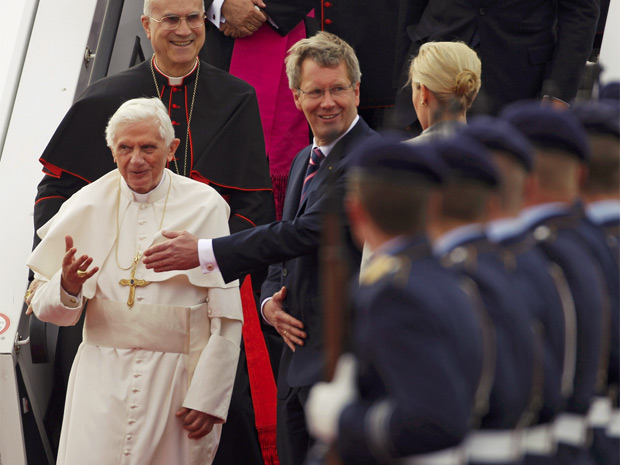 Bento XVI chega a Berlim para visita de quatro dias  (Foto: Reuters)
