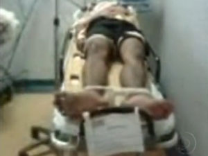 Jovem percorreu mais de 88 km por sete horas em ambulância até ser internado em hospital público do Rio de Janeiro (Foto: Reprodução TV Globo)
