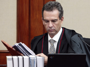 Ministro Marcelo Ribeiro, que pediu vista durante julgamento de criação do PSD (Foto: Carlos Humberto/ASICS/TSE)