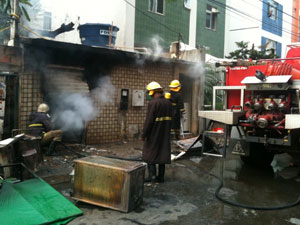 Cozinha de pizzaria pega fogo no Caminho das Árvores, em Salvador (Divulgação)