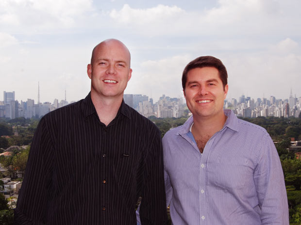 Os sócios - e primos - Davis Smith (à esquerda na foto) e Kimball Thomas chegaram ao Brasil há pouco mais de dois meses para fundar a empresa (Foto: Divulgação)