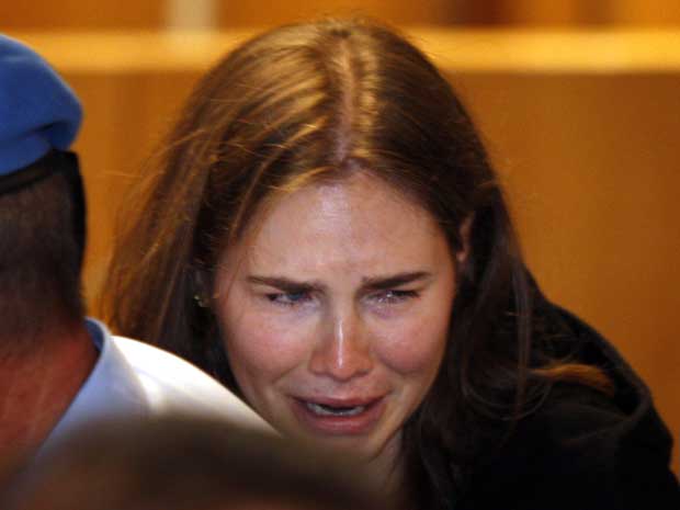 Amanda Knox chora ao ser absolvida nesta segunda-feira (3) (Foto: AP)