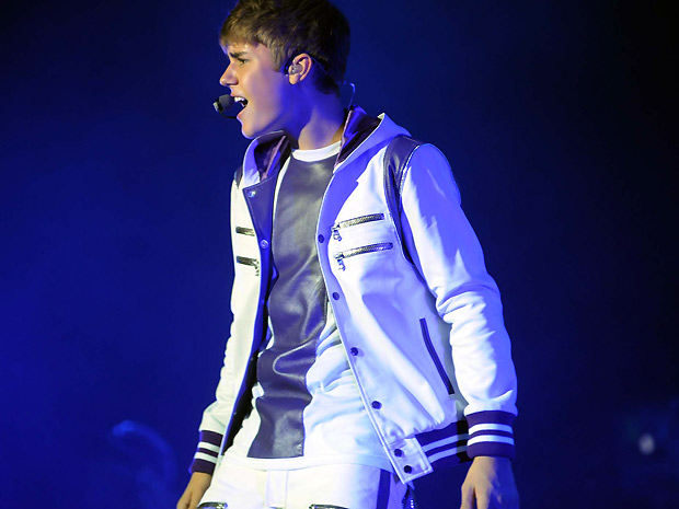 Justin Bieber cantou sucessos como "Baby" e "Runaway love", além de homenagear Michael Jackson com "Wanna be starting something" (Foto: Alexandre Durão/G1)