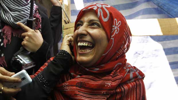 Tawakul Karman sorri nesta sexta-feira (7) em Sanaa (Foto: Reuters)