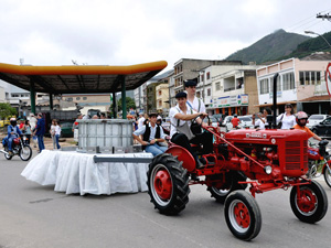 Desfile do queijo gigante é atração da Festa da Polenta em Venda Nova (Foto: Divulgação/Prefeitura de Venda Nova do Imigrante)