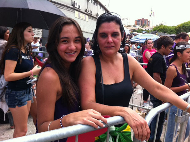 Rose vai acompanhar a filha de 13 anos, Amanda, até ela entrar no Morumbi (Foto: Luciana Bonadio/G1)