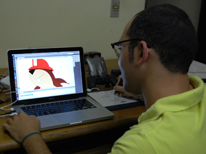 Marcus Vinícius é responsável pela parte artística dos aplicativos (Foto: Krystine Carneiro/G1)