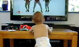 Bebê dança Beyoncé no YouTube (Foto: Reprodução)