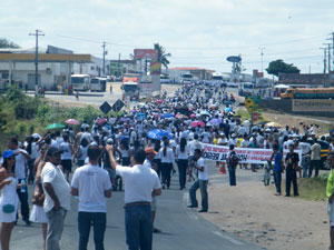 Multidão protesta em Senhor do Bonfim (BA) por melhorias em hospital (Foto: Silvonei Viana/ Arquivo Pessoal)