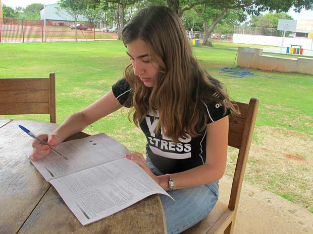 A estudante Tatiana Silva Ferreira, de 17 anos, que pretende cursas engenharia mecânica no próximo ano (Foto: Raquel Morais/G1)