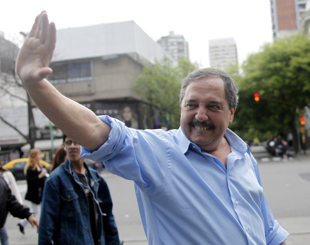 O deputado Ricardo Alfonsín, a União Civica Radical, durante campanha em Buenos Aires (Foto: Reuters)