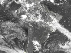 Imagem de satélite mostra nuvem se aproximando do Rio Grande do Sul e Santa Catarina nesta terça-feira (Foto: Divulgação/Epagri-Ciram)