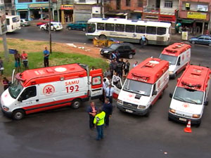 Acidente entre dois ônibus deixa feridos na Lapa, em Salvador (Foto: Reprodução/ TVBA)