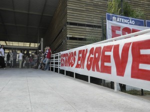 Categoria reivindica pagamento de perdas salariais referentes a URV. (Foto: Deivison Almeida/G1)
