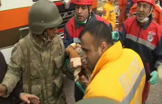 baby Bebê é resgatada dos escombros 48 horas após terremoto na Turquia