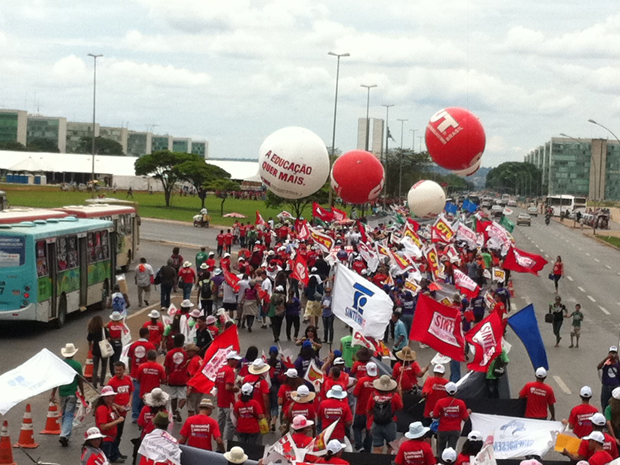 Marcha em Brasília faz defesa da educação pública (Foto: Mariana Zoccoli/G1)