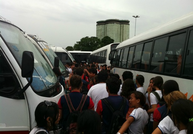 200 micros-ônibus foram levados para a CMM (Foto: Heveny Bandeira)