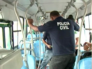Rapaz de 25 anos é morto dentro de ônibus em Feira de Santana (Reprodução/ TV Subaé)