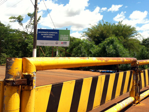 Ponte foi interditada devido a obras (Foto: Luiz Vieira/G1)