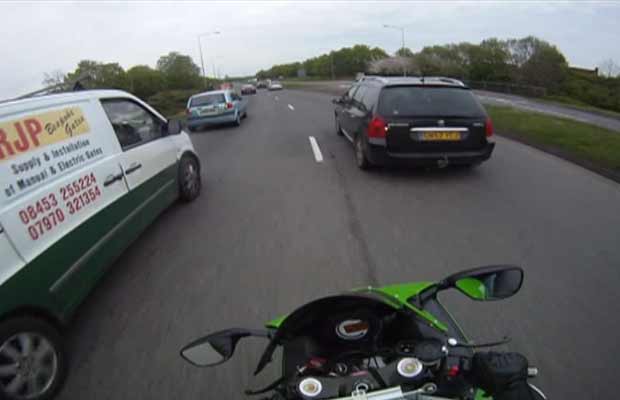 Britânico filma passeio de moto a 240 km/h e é proibido de dirigir por 5 anos (Foto: BBC)