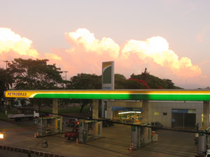 Posto da Petrobras em Pedro Juan Caballero, no Paraguai. (Foto: Ligia Guimarães/G1)