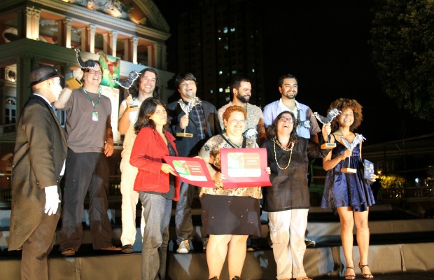 Público vibrou junto com os premiados da noite de encerramento do 8º Amazonas Film Festival (Foto: Anderson Vasconcelos/G1)