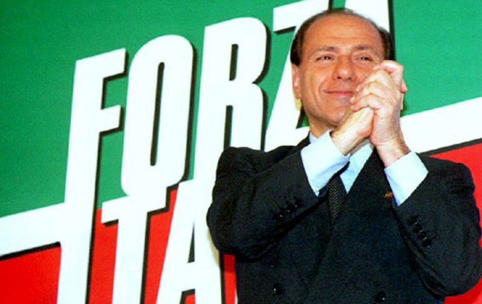 1994 - Silvio Berlusconi comemora após sua primeira eleição como premiê