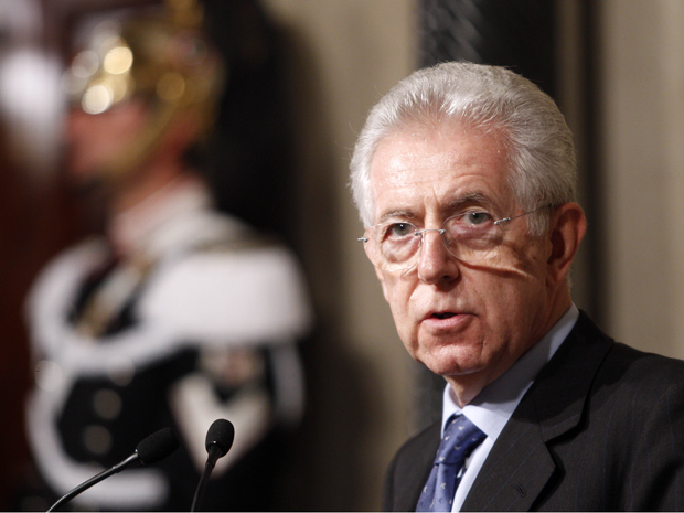 Mario Monti, durante discurso no Palácio de Quirinal neste domingo (13). (Foto: Pier Paolo Cito / AP Photo)