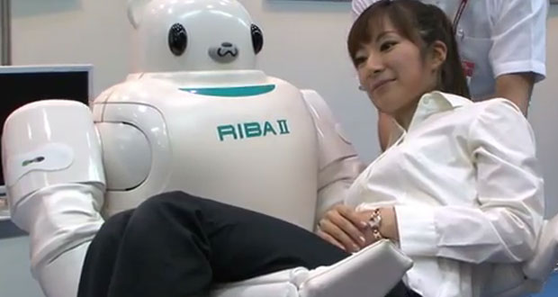 Robô carrega pacientes em hospital (Foto: Divulgação)