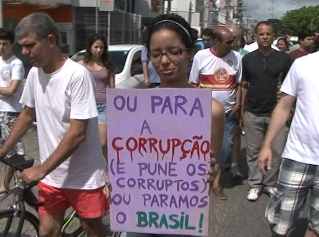 Marcha contra corrupção Feira (Foto: Reprodução/TV Subaé)