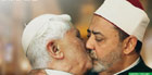 Vaticano vai à Justiça após 'beijo' do Papa (Divulgação)