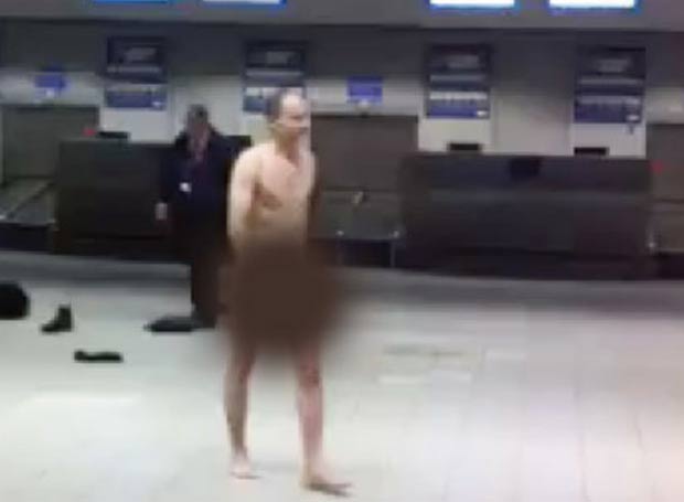 Homem foi detido após andar nu no aeroporto de Luton. (Foto: Reprodução)
