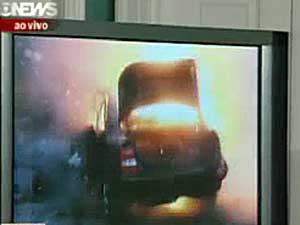 Durante entrevista, prefeito de NY, Michael Bloomberg, mostrou em um vídeo a força da explosão da bomba constrída por José Pimentel. (Foto: Reprodução / Globo News)
