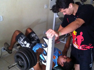Personal trainer é uma das opções para auxílio no preparo físico (Foto: Luiz Vieira/G1)