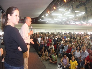 Drauzio Varella e Renata Ceribelli na palestra do Brasil Sem Cigarro, em Goiânia (Foto: Marisa Sousa Vaz)