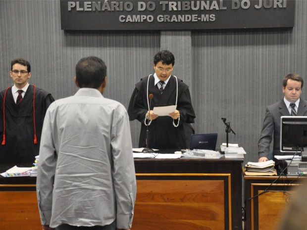 Juiz lê sentença para jornalista (Foto: Aliny Mary Dias/G1MS)