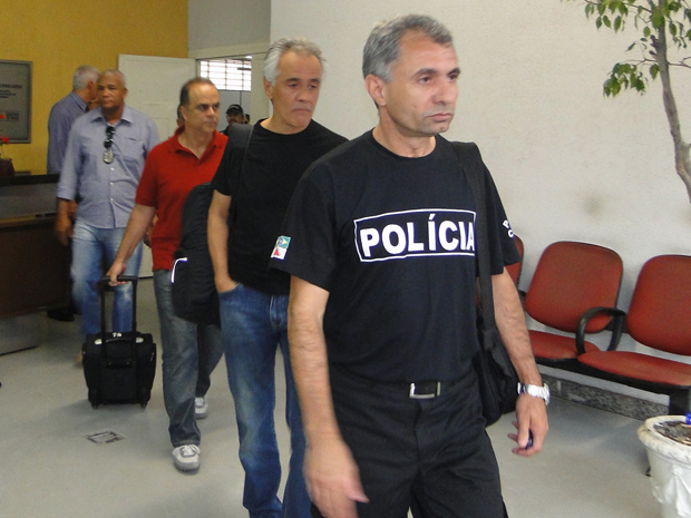 Marcos Valério sai da delegacia para ir ao Aeroporto da Pampulha (Foto: Carolina Farah / G1)